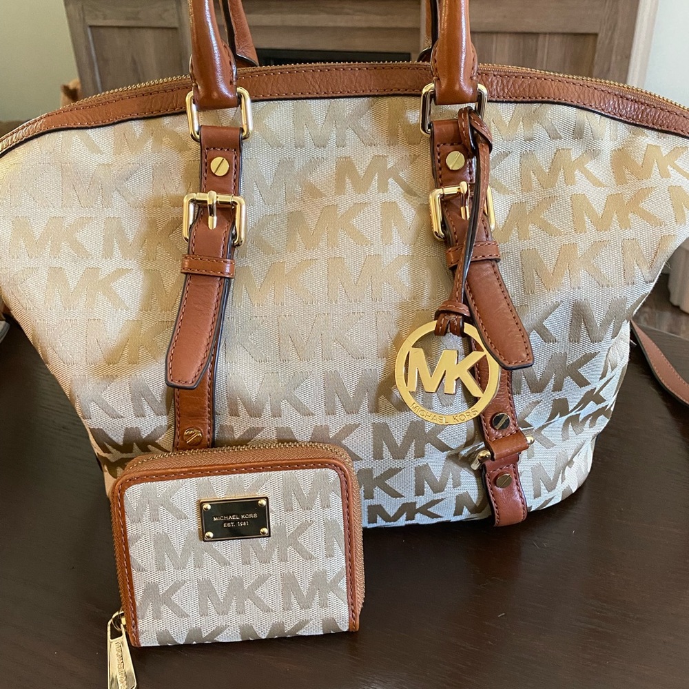 MICHAEL Michael Kors Large Logo Satchel